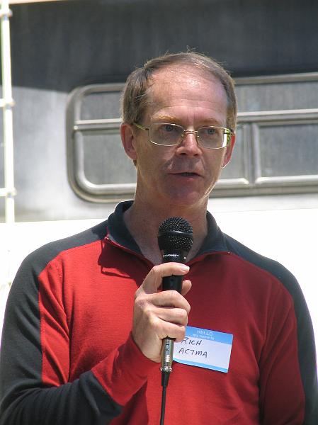 IMG_6463.JPG - Rick Heineck, AC7MA, giving his talk on the one knob controllerStan Schmidt, N7OC Photo